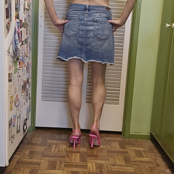 Blank NYC Denim Mini Skirt With Raw Hem, Size 27, Blue - Picture 3 of 16